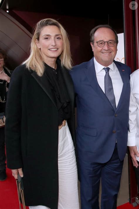 Fran Ois Hollande Mari Julie Gayet En Robe Asym Trique D Tails Sur