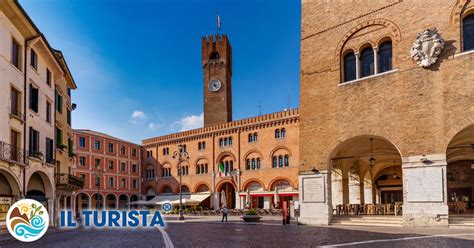 Il Palazzo Dei Trecento Turista Italia