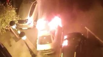 Un Incendio Intencionado Calcina Un Coche De Madrugada En Vigo