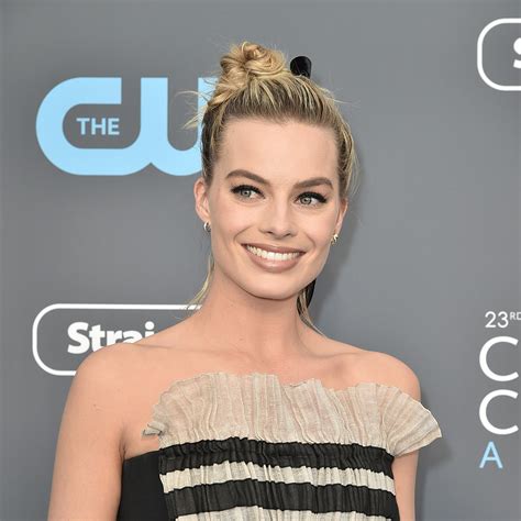 Margot Robbie Y La Razón Por La Que Sólo Utiliza Su Anillo Los Fines De Semana Vogue