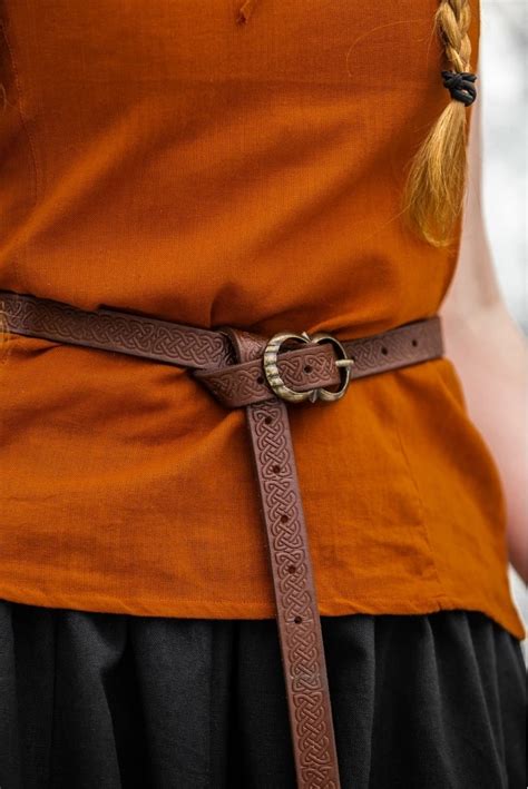 AntikCostume Ceinture viking en cuir gravé