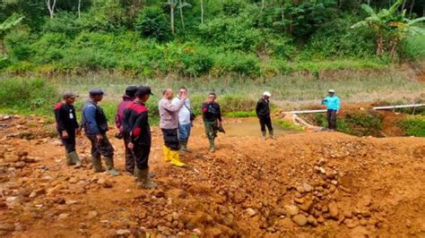 Pendulang Emas Tewas Tertimbun Longsor Tebing Di Lengkong Sukabumi