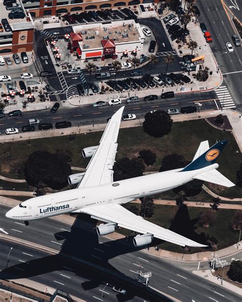 Lufthansa 747 on final for 24R at LAX - Photo by: Mathias : r/aviation