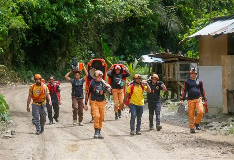 Hopes dim for finding survivors trapped under southern Philippine ...