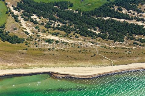 Luftbild Born am Darß Küsten Landschaft am Sandstrand der Ostsee in