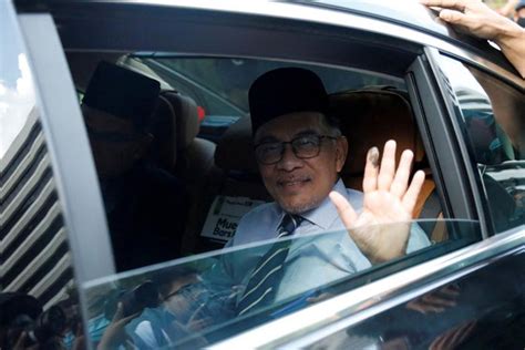 Mengatasi Biaya Hidup Prioritas Pertama Anwar Ibrahim Usai Jadi Pm