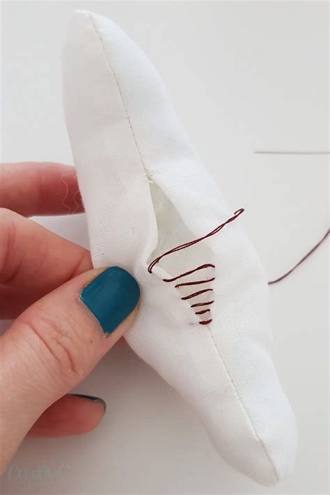 Learn How To Do An Invisible Hand Stitch Also Known As Slip Stitch Or