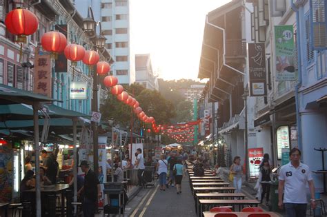 singapores chinatown backpackerlee