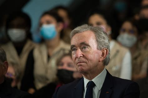 LVMH boss Arnault sells private jet so people on Twitter won’t track ...