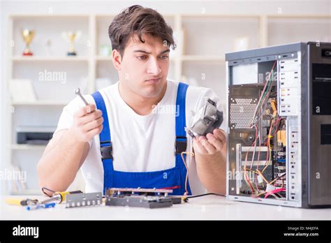 Computer Repairman Repairing Desktop Computer Stock Photo Alamy