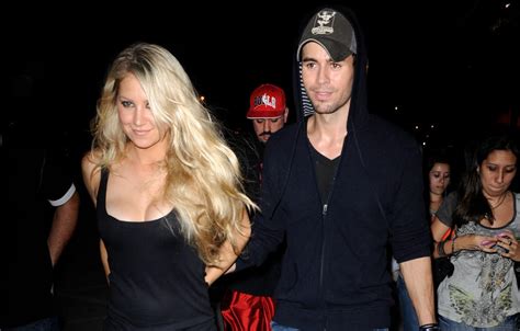 Enrique Iglesias Longtime Girlfriend Anna Kournikova Pleading With Him To Stop Kissing Fans On