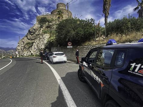 Controlli Straordinari Dei Carabinieri A Taormina Multe Denunce E