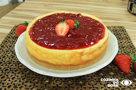 Aprenda A Fazer A Receita De Cheesecake Com Calda De Morango Receitas