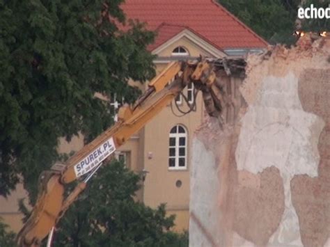 Rozpocz O Si Burzenie Kamienic Na Warszawskiej W Kielcach Video