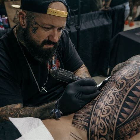 O Tatuador Brasileiro Juliano Tattoo Est H Mais De Anos No Mercado