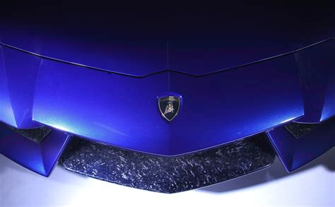 Lamborghini annonce sa première électrique et des hybrides evearly