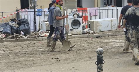 Alluvione Vaccinazioni Di Massa Cosa Sta Succedendo Libero Quotidiano