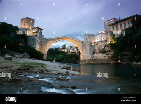 Bosnien und Herzegowina Mostar alte Brücke Stari Most b 1556