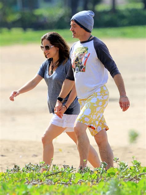 Robert Downey Jr And His Gorgeous Pregnant Wife Take Stroll On The Beach In Hawaii Robert Downey