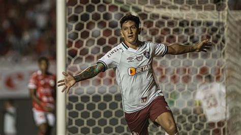 Vila Nova volta a ser derrotado pelo Fluminense e está eliminado na