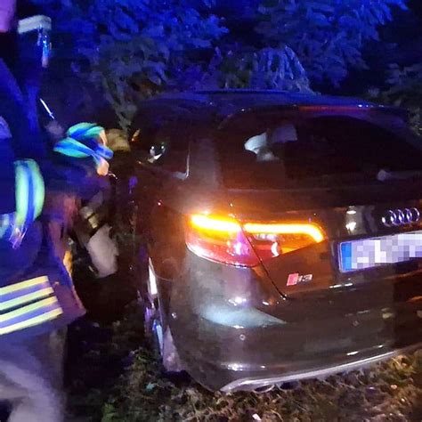 Alzate auto fuori strada nella notte Un giovane di 22 anni è rimasto