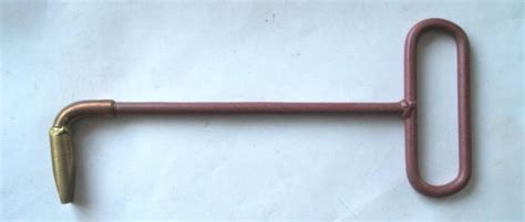 Крюк для открывания люков колодцев наконечник взрывобезопасный КНЛ-Т1 ...