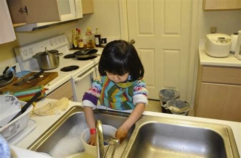 有女儿的家庭，这4句话即使烂在肚子里也别说，开玩笑也不行 女孩子