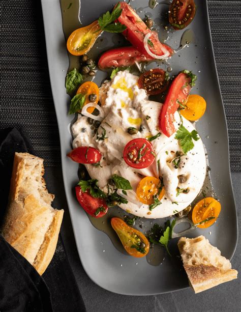 Entrée froide de burrata aux tomates cerises par Jean François Plante