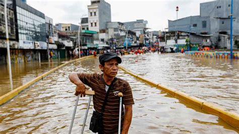 Jakarta flood death toll rises to 60; over 92,000 homeless | World News ...