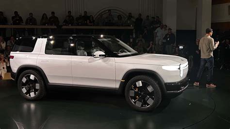 Rivian R Novo Suv El Trico De M Dio Porte Revelado De Forma Oficial