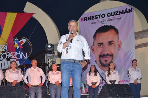 Gerardo L Pez Cierra Campa A En Talpa Puerto Vallarta Bah A De Banderas