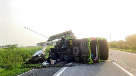 Kecelakaan Maut Pukul 06 15 Wib 15 Orang Meninggal Usai Bus Tabrak