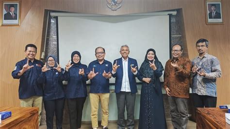 Ums Terima Kunjungan Benchmarking Dari Universitas Logistik Dan Bisnis