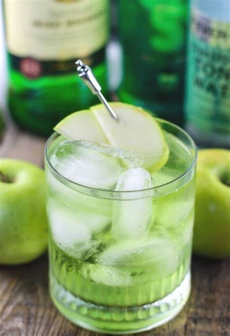 Green Cocktails To Celebrate St Patrick S Day Without Beer Irish