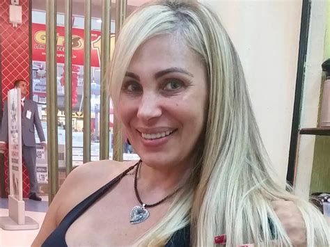 Ângela Bismarchi revela arrependimento por série de cirurgias plásticas