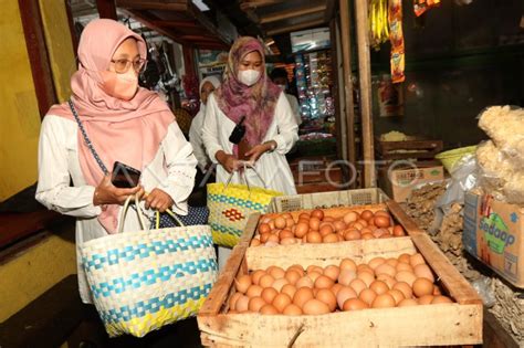 Hari Belanja Ke Pasar Tradisional Antara Foto