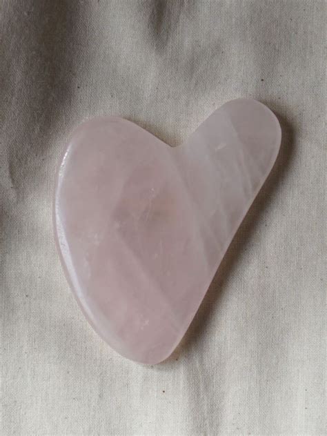 Gua Sha Kamen Za Masa U Lica Rose Quartz Atma Webshop