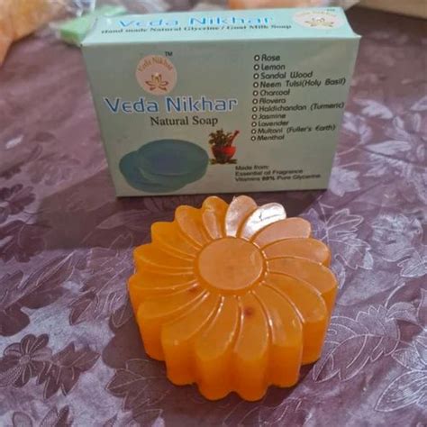 Sandal Hand Made Veda Nikhar Glycrine Soap Packaging Size 100gm At Rs