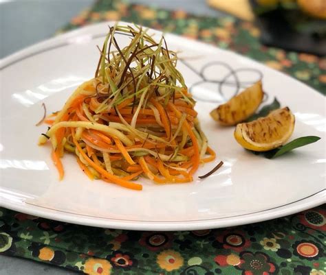 Espaguete De Abobrinha E Cenoura Molho De Manteiga Receitas