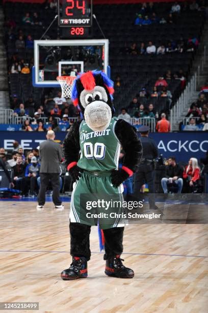 Detroit Pistons Mascot Hooper Photos Et Images De Collection Getty Images