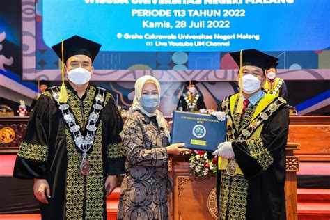 Dokumentasi Wisuda Universitas Negeri Malang Periode 133 Tahun 2022 28