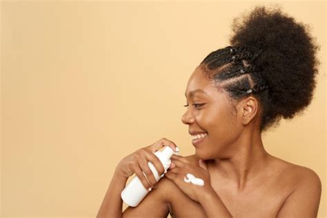 Premium Photo Afro American Woman Applying Facial Cleansing Foam On