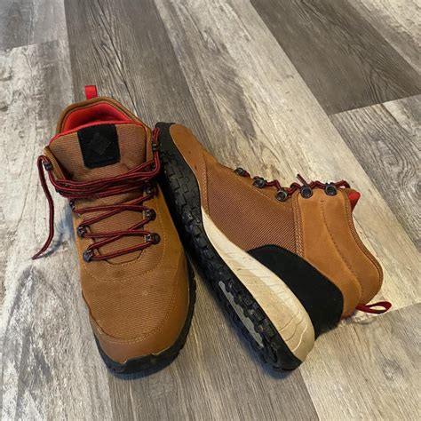 columbia hiking boots - Depop