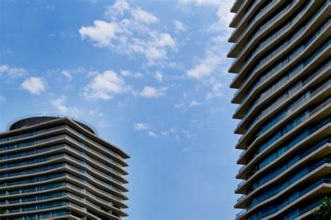 Architecture: Modern Skyscrapers - Photos by Canva