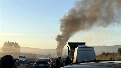 Sassari Assalto Ai Furgoni Portavalori Con Mezzi A Fuoco E Vari Feriti