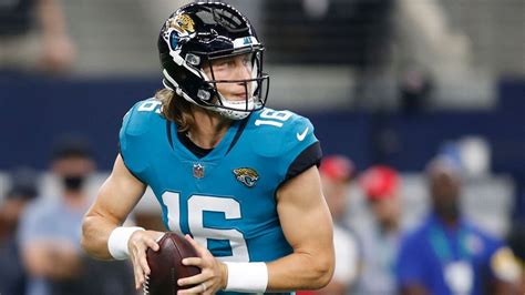 Jacksonville Jaguars Qb Trevor Lawrence Sparks First Team Offense With