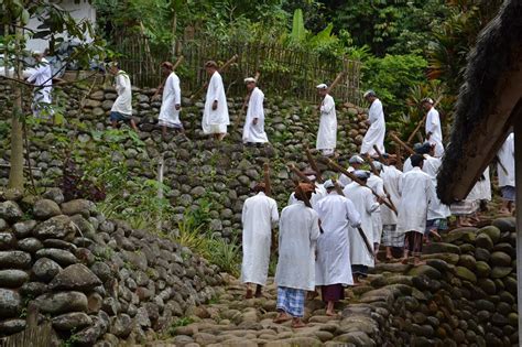 tradisi budaya  indonesia  penuh keunikan   dengar