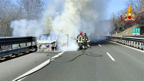 Furgone In Fiamme Disagi Per La Viabilit Terni In Rete