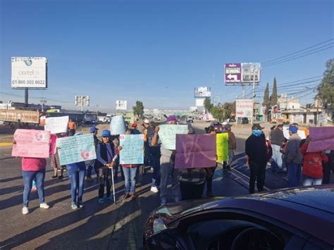 Pacientes de hemodiálisis bloquean la carretera México Pachuca