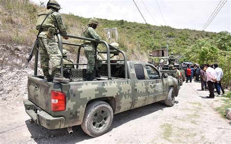 Sedena Asegura Camionetas Abandonadas Con Armamento Exclusivo Del